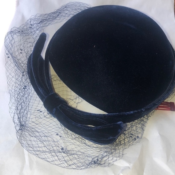 Vintage I. Magnin & Co. Navy Blue Velvet 40’s hat